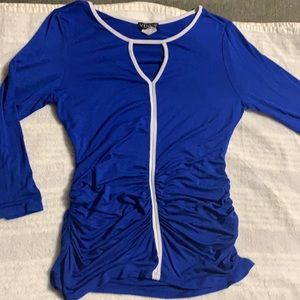 NWOT 3/4 sleeve blue top ruched sides Size Medium